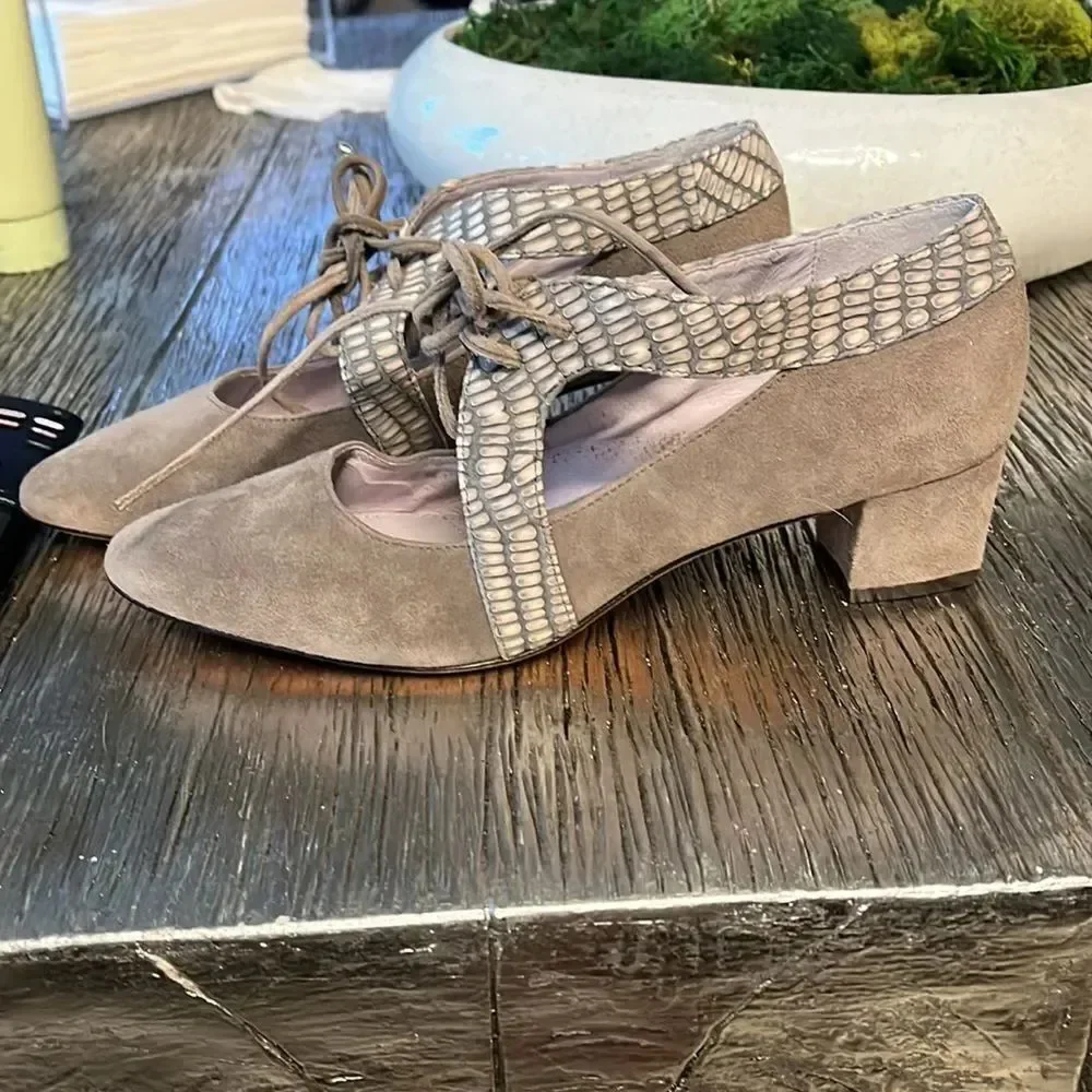 Johnston & Murphy Gray Low Heel Strap Tie Pumps sz 8 EUC